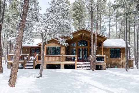 Luxurious Lakeside Family Retreat with Deck! Haus in Pinetop-Lakeside