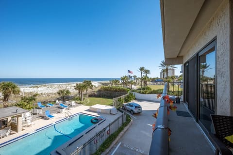 Beachcomber 304, 2BRs, Pool, Beach, Near Mayo Clinic, Sleeps 4 Eigentumswohnung in Jacksonville Beach