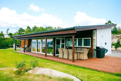 Modern cabin with a panoramic view of the Oslo Fjord House in Viken, Norway