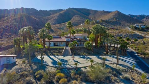 Big Horn Desert Estate Luxury Smarthome - Amazing Pool & Game Room! Chalet in Palm Desert