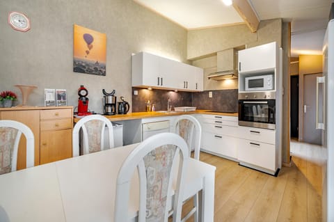 Coffee/tea facilities, Dining area, dishwasher, minibar, pet friendly, stove, kitchen