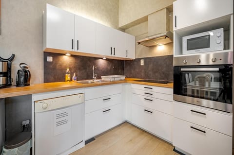 Coffee/tea facilities, dishwasher, minibar, pet friendly, stove, kitchen