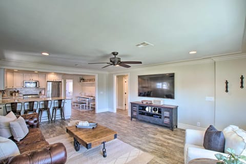Gilbert Home with Fire Pit Walk to Downtown! Casa in Gilbert