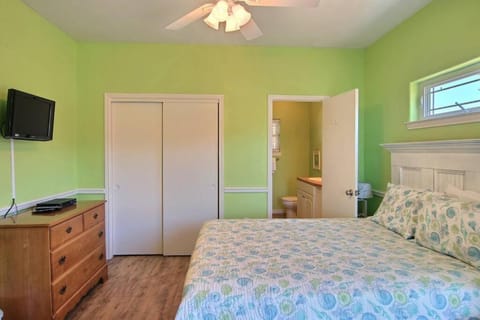 6BDRM Beach Home - Oceanviews - Recently Renovated - Shared Pool & HotTub Haus in Port Aransas