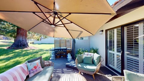 Patio, Day, Balcony/Terrace, Seating area