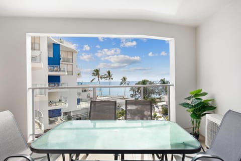 Hamptons Meets Hervey Bay In Upmarket Resort - Ocean Views Apartment in Hervey Bay