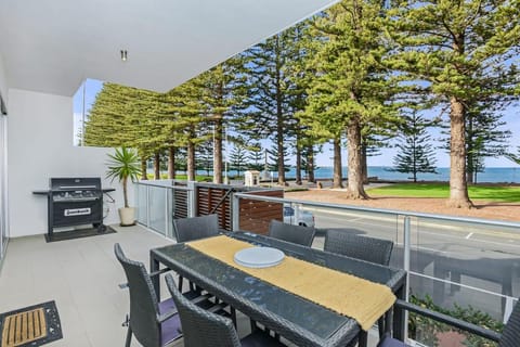 Luxury beachfront apartment at The Breeze - Free Wifi Eigentumswohnung in Victor Harbor