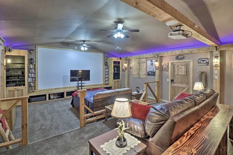 Rustic Sims City Studio Cabin with Home Theater! Condominio in Buffalo River
