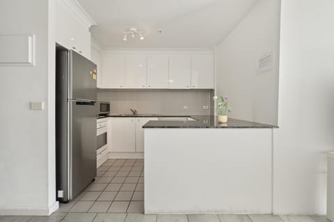 Private Room in a City Centre Duplex Apartment -1 Condominio in Canberra