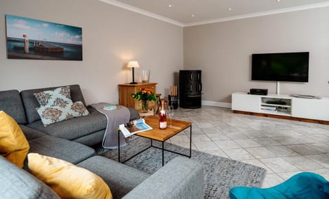 Living room, Seating area, Evening entertainment