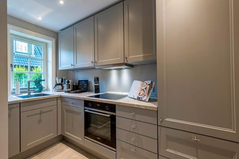 Kitchen or kitchenette, dishwasher, minibar, oven, pet friendly, stove, toaster