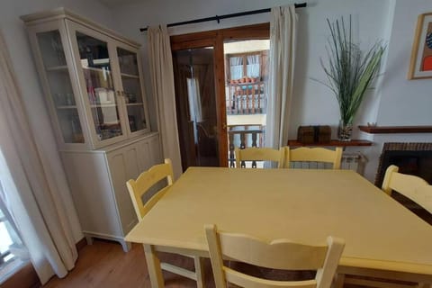 Casa Bihotz - Bonito y céntrico apartamento con garaje en Sallent Appartement in Sallent de Gállego