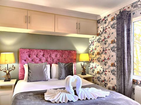 Welsh Villa-Hot Tub-Tenby-Carmarthen-Forestsetting Apartment in Wales