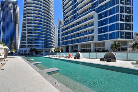 H'Residences - 2 Bedroom Ocean View Apartment in the center of Surfers Paradise Condo in Surfers Paradise Boulevard