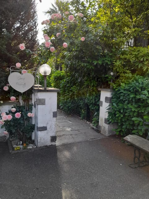 Facade/entrance, Internal: Not applicable to any particular room