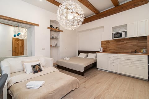 Bed, Kitchen or kitchenette, Photo of the whole room, Bedroom