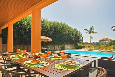 Dining area, Swimming pool