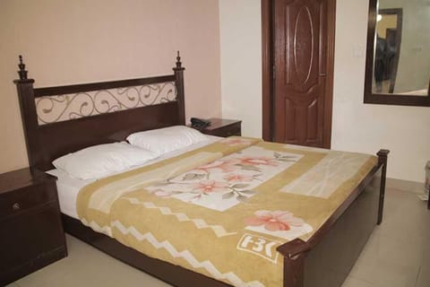 Butt Lodges 4 Bed and Breakfast in Islamabad