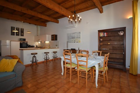 Dining area, kitchen