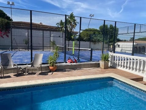 Tennis court, Swimming pool