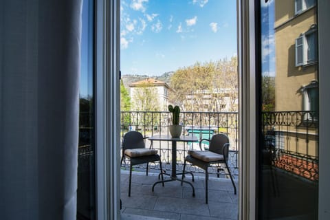 Balcony/Terrace, City view, Street view