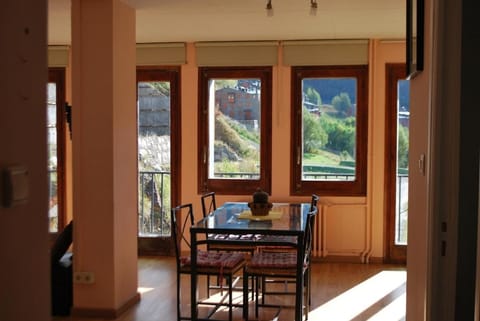 Day, Dining area