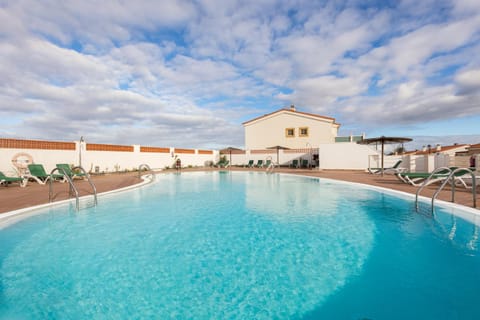 Pool view, Swimming pool, sunbed