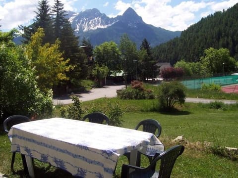 Facade/entrance, View (from property/room)