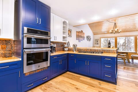 Dining area, kitchen