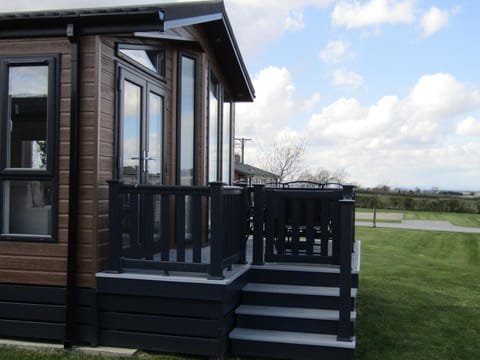 Property building, Facade/entrance, Garden, View (from property/room), Balcony/Terrace, Garden view