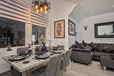 Living room, Seating area, Dining area