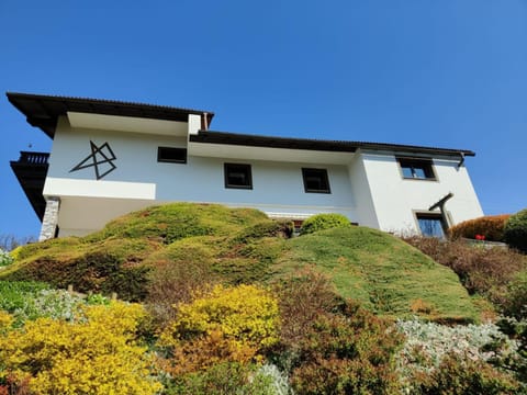 Property building, Day, Garden, Garden view