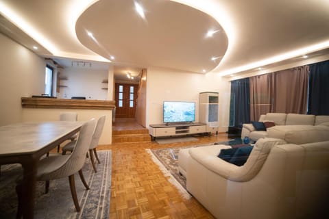 Living room, Lounge or bar, Seating area, Dining area