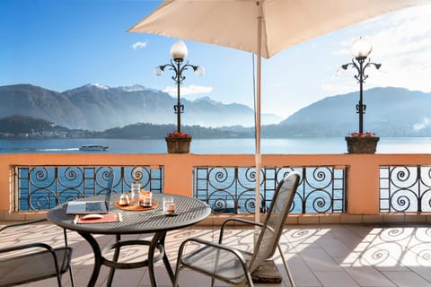 Natural landscape, View (from property/room), Balcony/Terrace, Dining area, Lake view, Mountain view