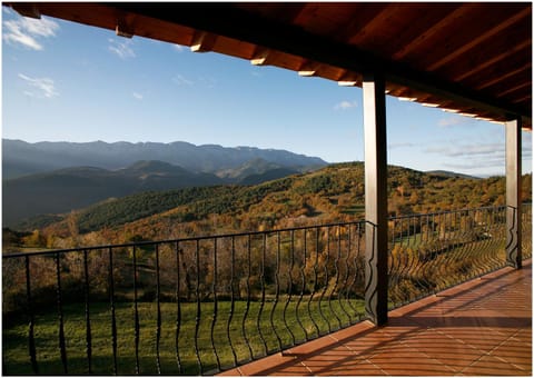 View (from property/room), Balcony/Terrace, Landmark view, Mountain view