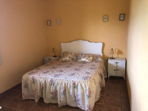 Bed, Photo of the whole room, Decorative detail