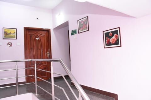 Aishwaryam Deshna Service Apartment Ambattur Chennai Condominio in Chennai