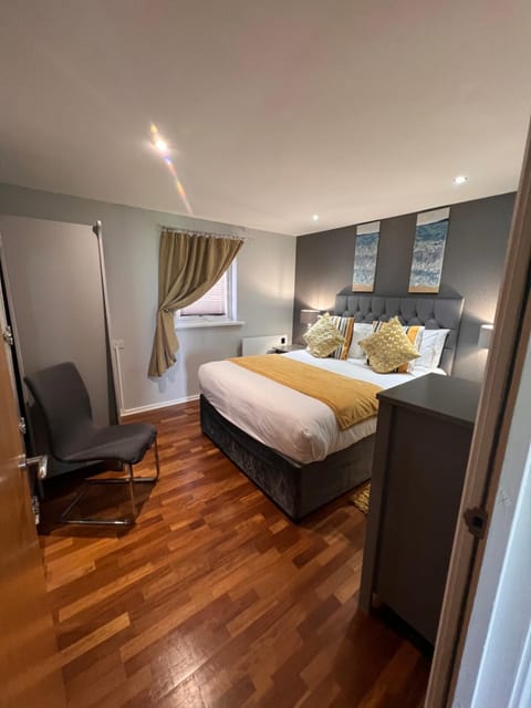 Bed, Photo of the whole room, Bedroom, wardrobe