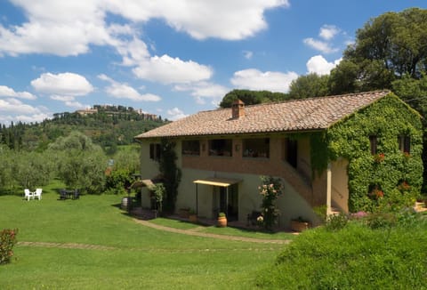 Facade/entrance, City view, Garden view