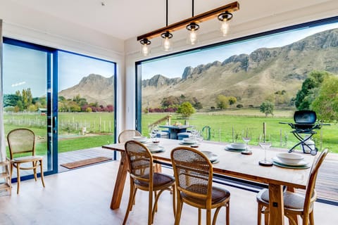 River Range Cottage - Havelock North Holiday Home House in Havelock North