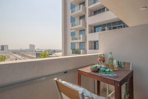 Frank Porter - Azizi Aura Apartment in Dubai