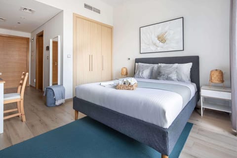 Frank Porter - Azizi Aura Apartment in Dubai