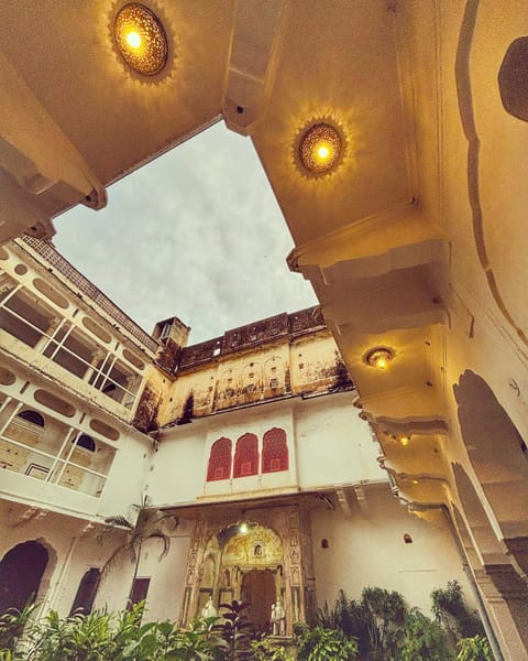 Property building, Facade/entrance, Inner courtyard view