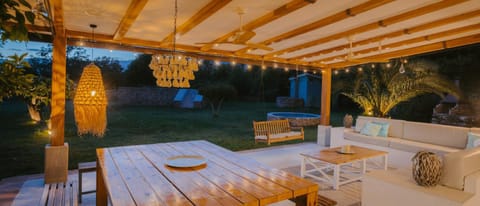 Garden, Living room, Dining area, Garden view