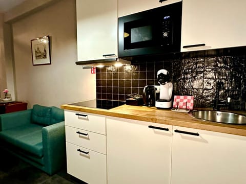 Kitchen or kitchenette, Living room, Seating area