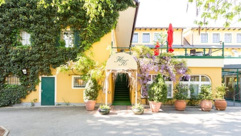 Property building, Facade/entrance, Spring