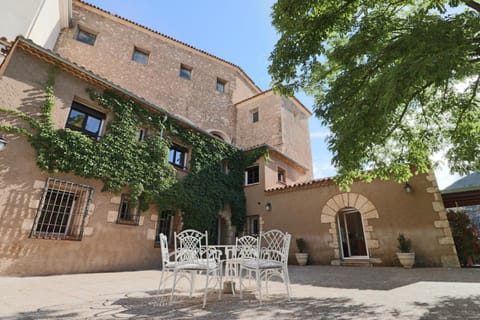 Property building, Patio, Facade/entrance