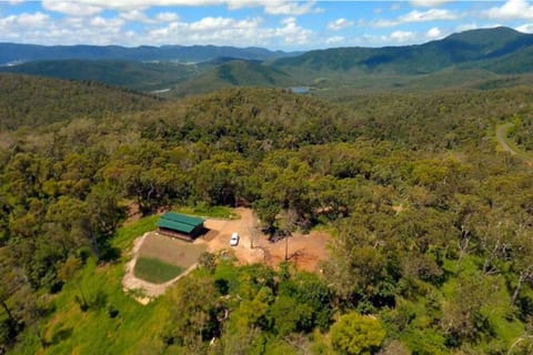 Ridge Cabin - Stunning Views - 5km From Neighbours House in Whitsundays