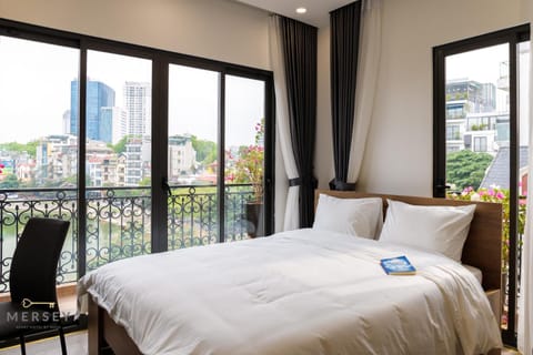 Photo of the whole room, Bedroom, City view, Lake view, Street view