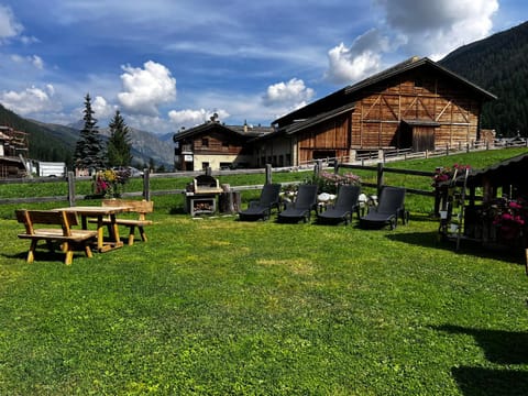 Baita Pomo Apartment hotel in Canton of Grisons